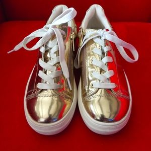 Youth girl sneakers